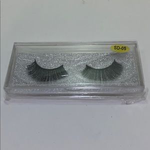 NEW! Mink Eyelashes In Glitter Case!